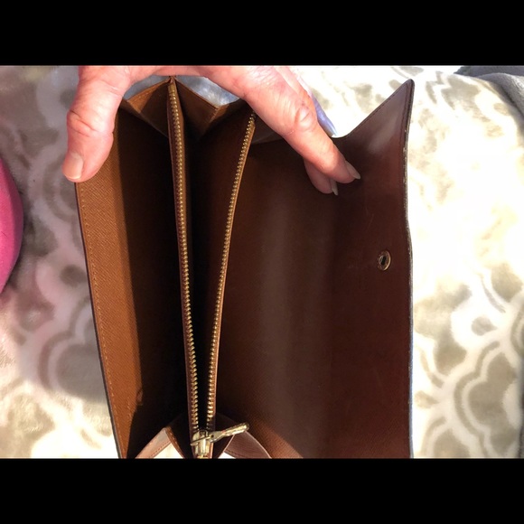 Louis Vuitton Wallet - Picture 5 of 8
